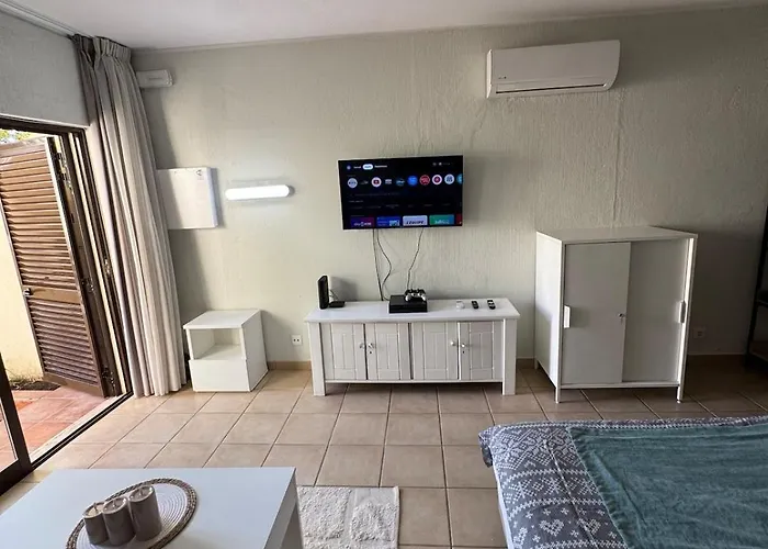 Relaxing In Jardim *